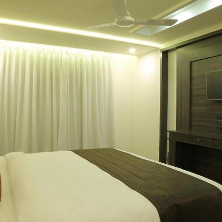 Hotel Roma Kristo Dwarka  Ngoại thất bức ảnh