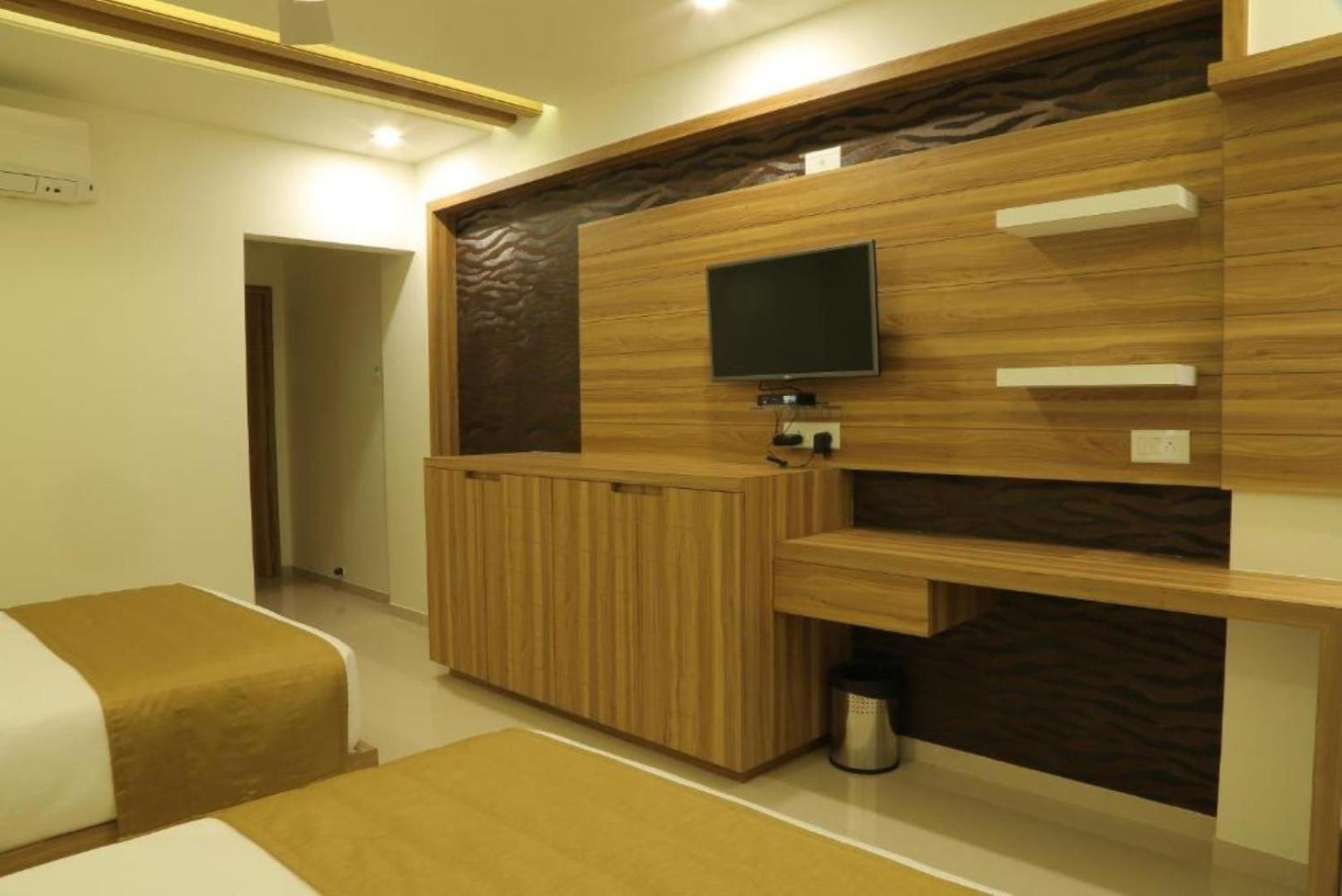Hotel Roma Kristo Dwarka  Ngoại thất bức ảnh
