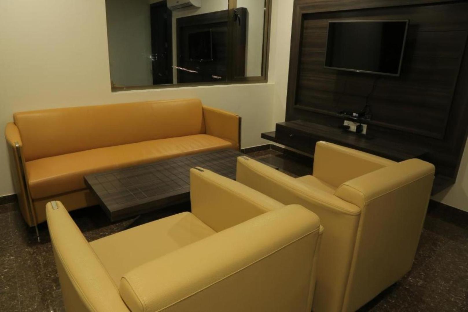 Hotel Roma Kristo Dwarka  Ngoại thất bức ảnh