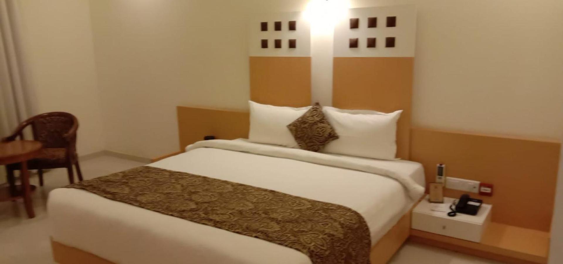 Hotel Roma Kristo Dwarka  Ngoại thất bức ảnh