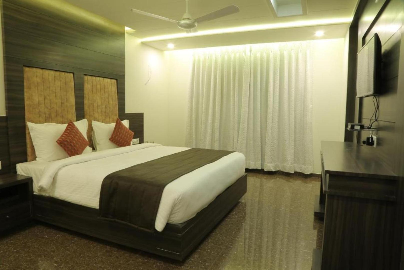 Hotel Roma Kristo Dwarka  Ngoại thất bức ảnh