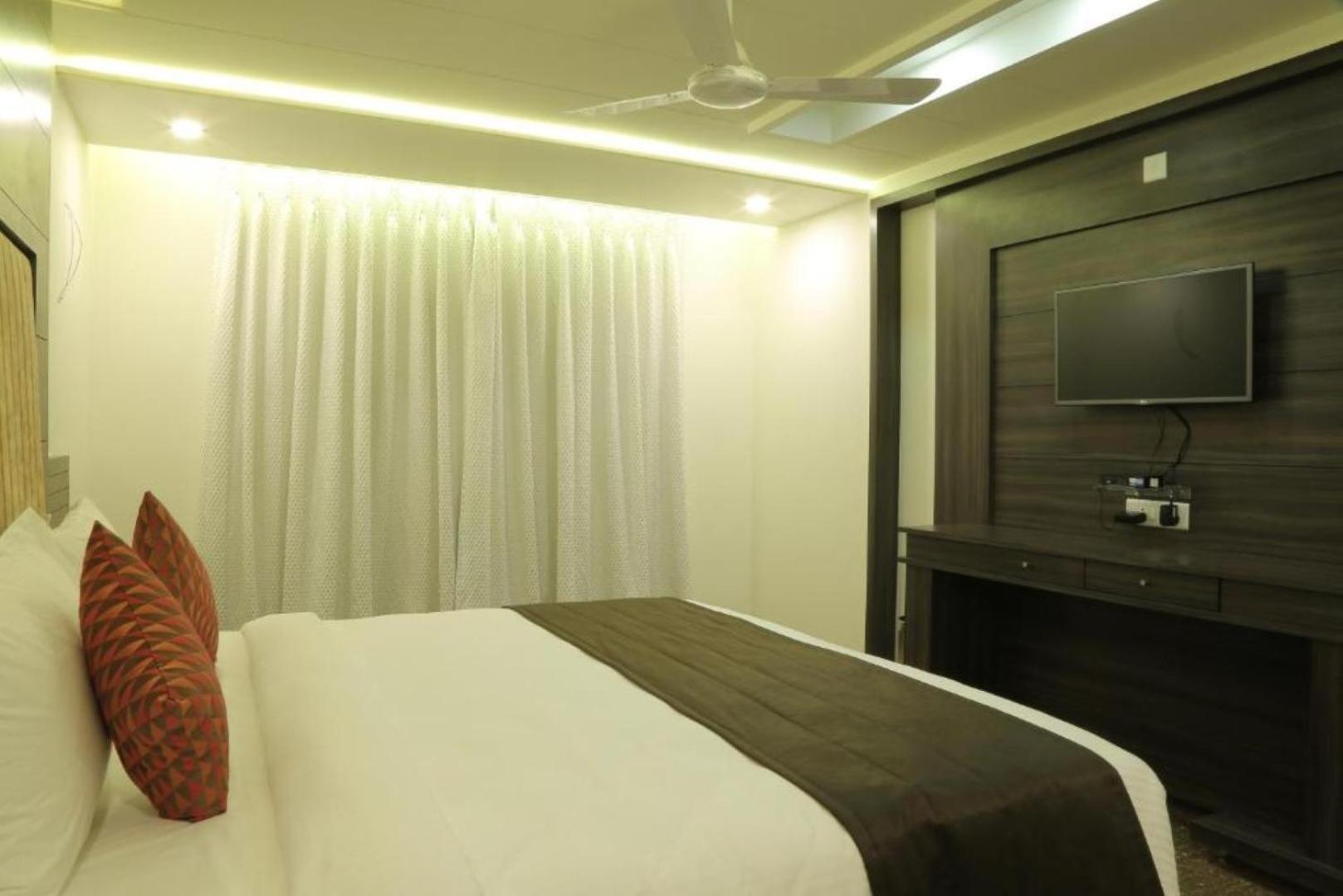 Hotel Roma Kristo Dwarka  Ngoại thất bức ảnh