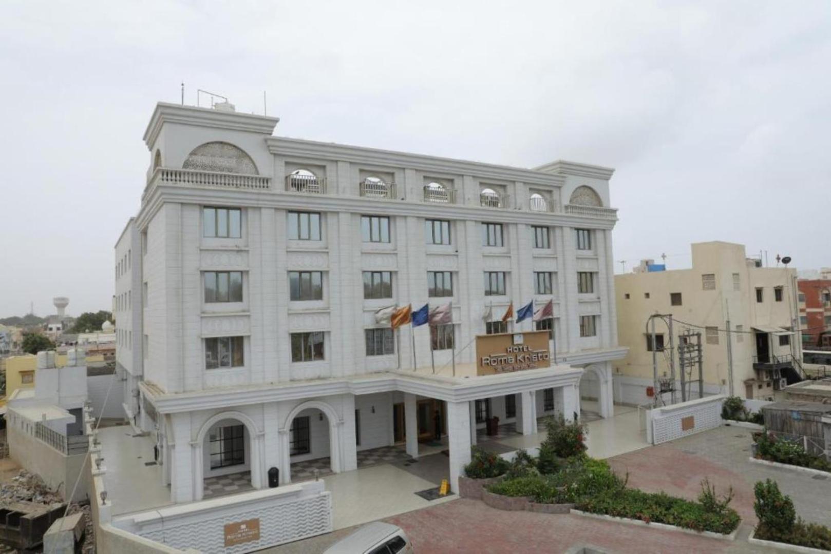 Hotel Roma Kristo Dwarka  Ngoại thất bức ảnh
