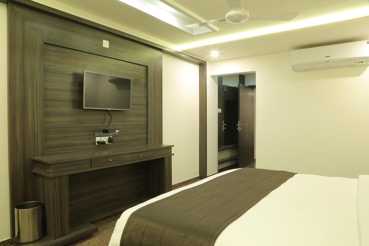 Hotel Roma Kristo Dwarka  Ngoại thất bức ảnh