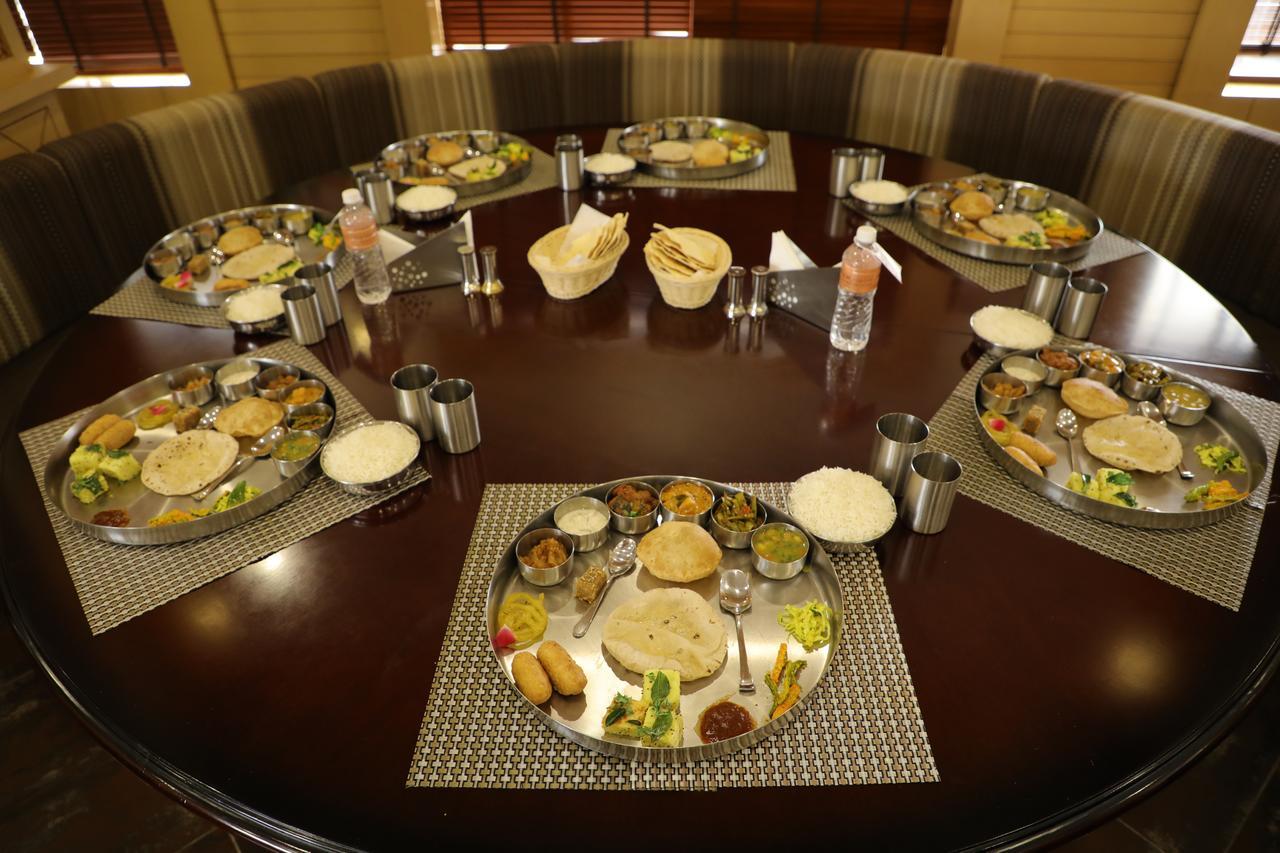 Hotel Roma Kristo Dwarka  Ngoại thất bức ảnh