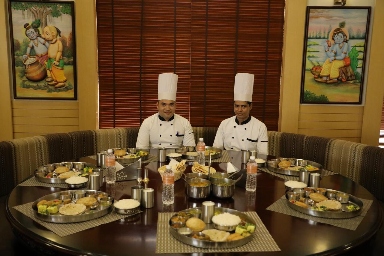 Hotel Roma Kristo Dwarka  Ngoại thất bức ảnh