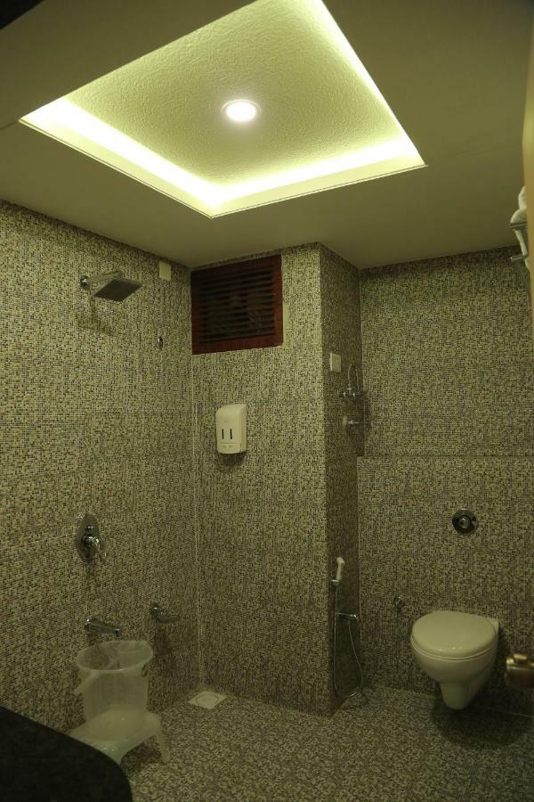Hotel Roma Kristo Dwarka  Ngoại thất bức ảnh